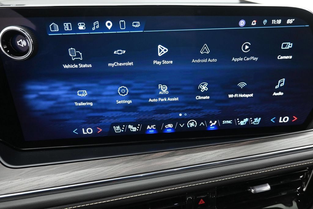 Used 2025 Chevrolet Suburban Premier AWD/4WD image 20
