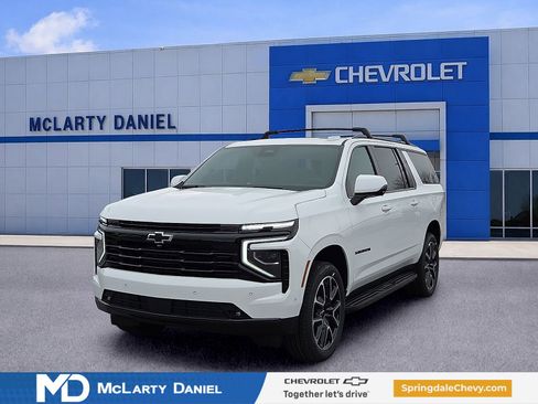 New 2026 Chevrolet Suburban RST w/ Comfort Package AWD/4WD image 2