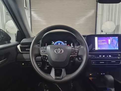 Used 2025 Toyota Camry LE image 39