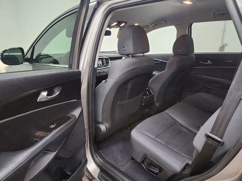 Used 2019 Kia Sorento LX image 25