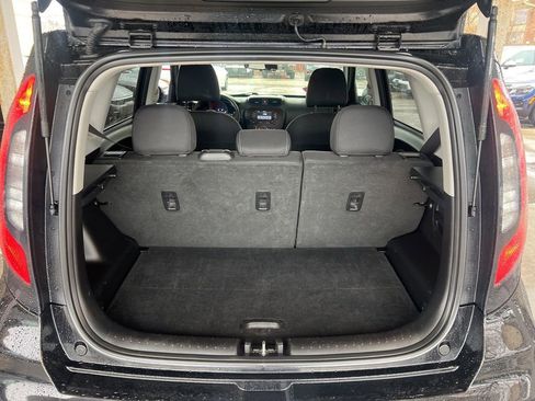 Used 2017 Kia Soul + image 11