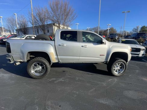 Used 2015 GMC Canyon SLE w/ All-Terrain Package image 10