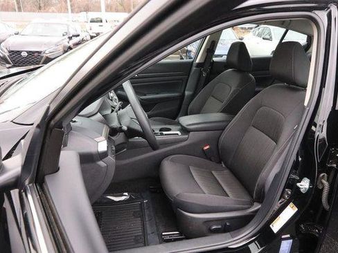 Used 2025 Nissan Altima 2.5 SV image 8