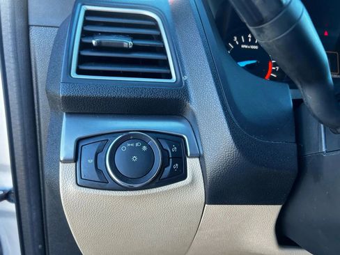 Used 2017 Ford Explorer XLT image 14