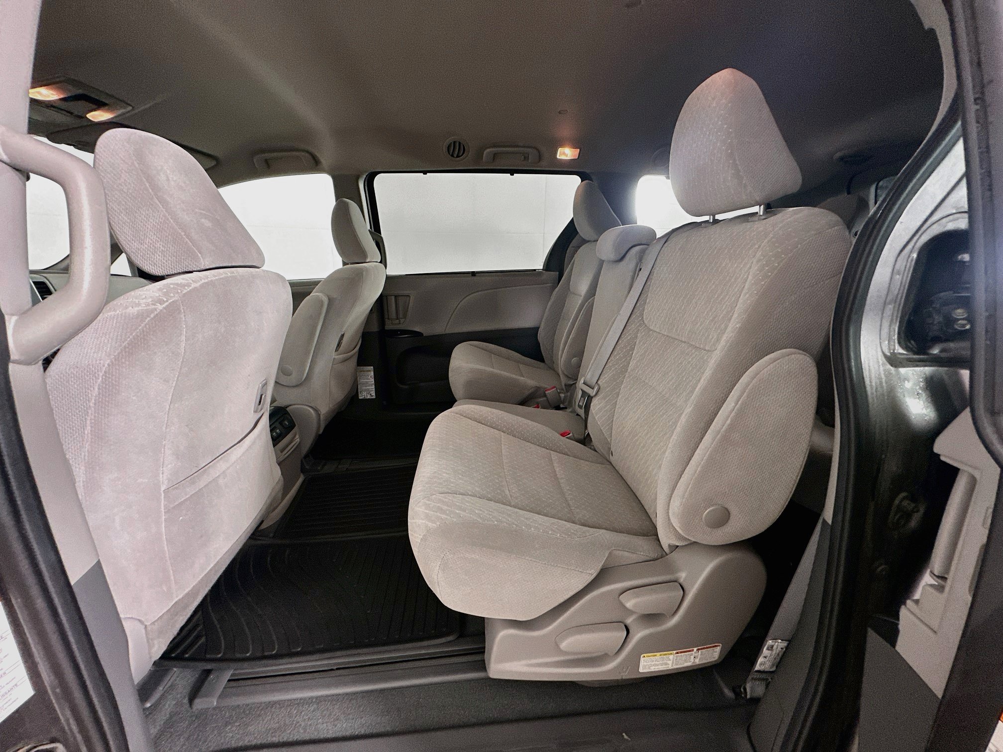 Used 2020 Toyota Sienna LE FWD image 27