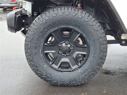 Used 2023 Jeep Gladiator Mojave w/ Cold Weather Group image 8