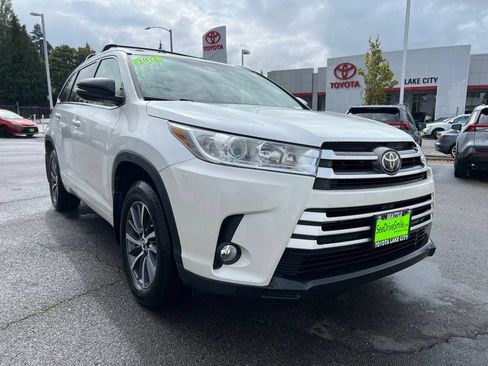 Used 2017 Toyota Highlander XLE AWD/4WD image 1