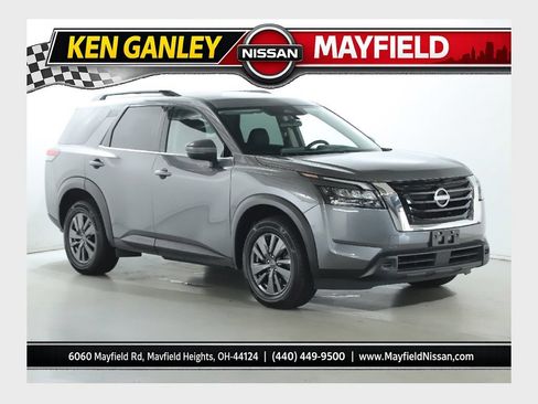 Certified 2025 Nissan Pathfinder SV FWD image 1
