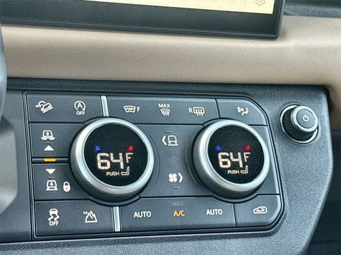 Used 2025 Land Rover Defender 110 X-Dynamic SE image 26