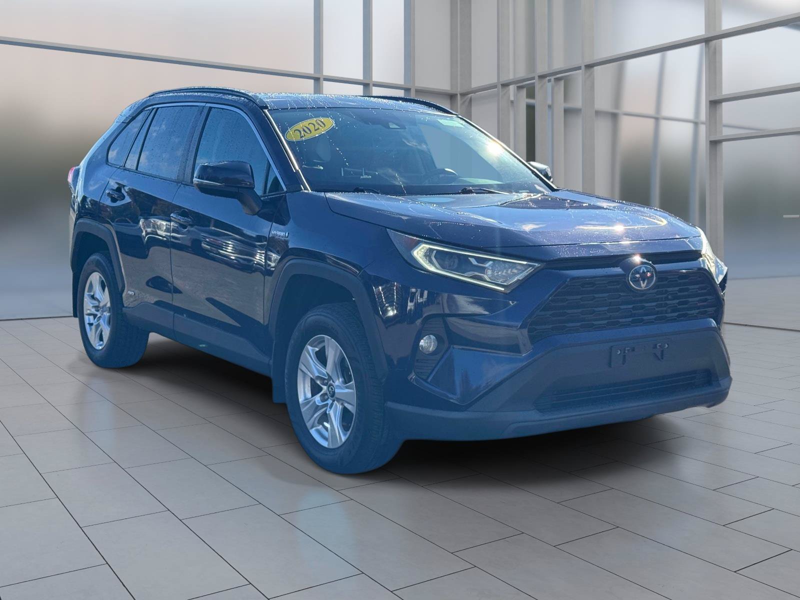 Used 2020 Toyota RAV4 XLE w/ Convenience Package AWD/4WD image 2