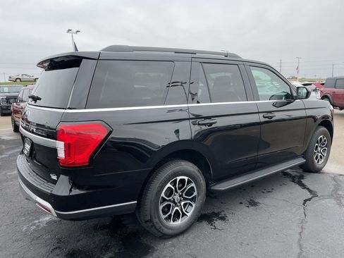Used 2024 Ford Expedition XLT image 4