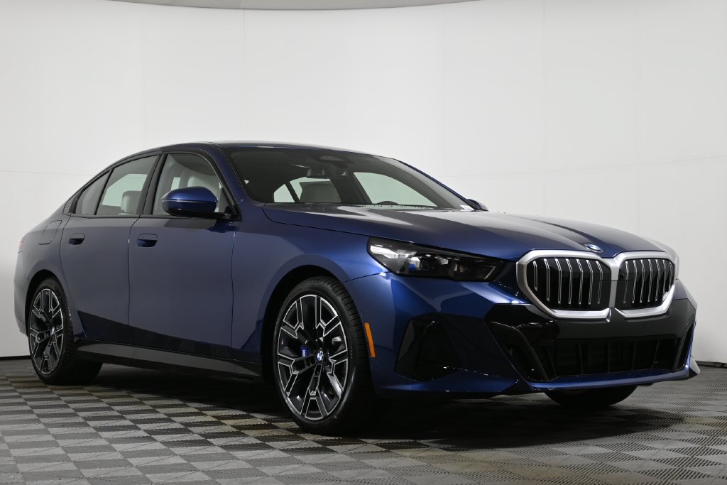 Used 2026 BMW 530i xDrive AWD/4WD image 9
