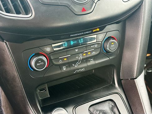 Used 2017 Ford Focus SE FWD image 22