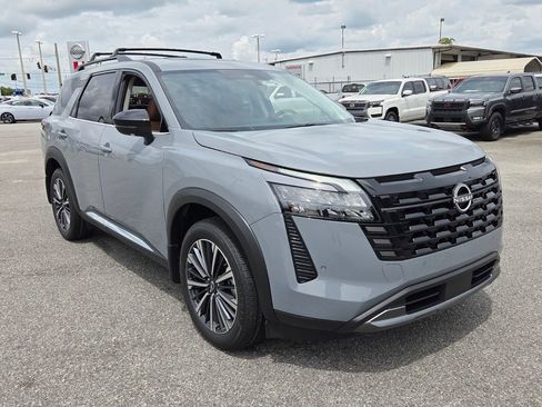 New 2026 Nissan Pathfinder Platinum FWD image 16