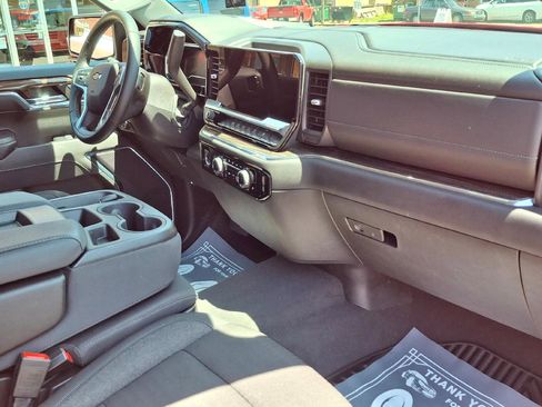 Used 2024 Chevrolet Silverado 1500 LT AWD/4WD image 11