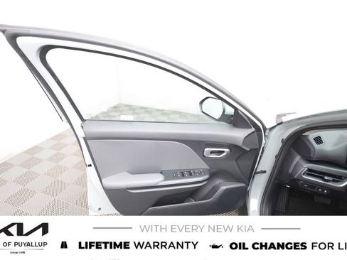 New 2025 Kia K4 LXS image 9