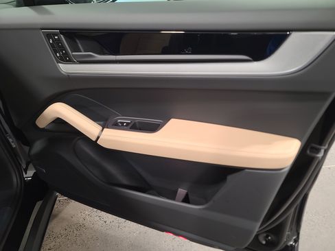 New 2026 Porsche Cayenne image 28