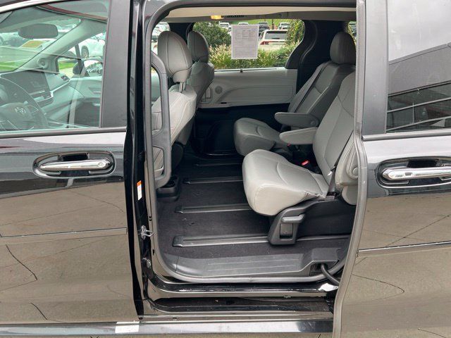 Used 2025 Toyota Sienna XLE w/ XLE Plus Package AWD/4WD image 29