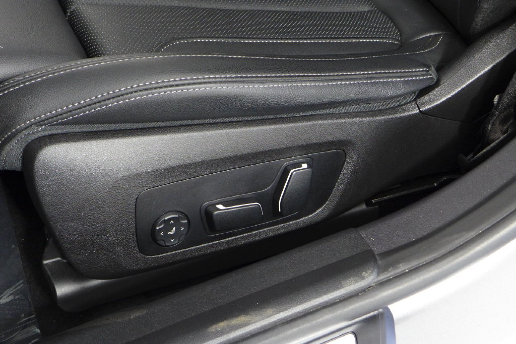 Used 2024 BMW 330i Sedan w/ Convenience Package RWD image 23