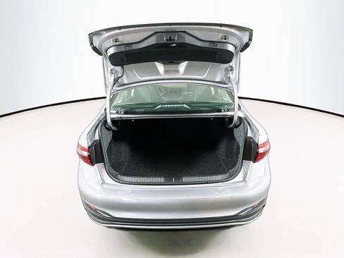 Used 2024 Volkswagen Jetta SE image 28