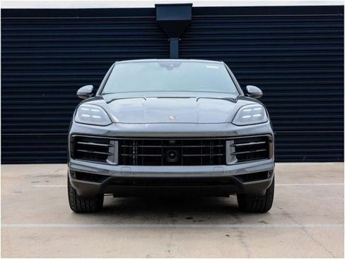 Certified 2025 Porsche Cayenne Coupe image 10