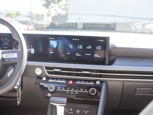 Certified 2025 Hyundai Sonata SE image 17