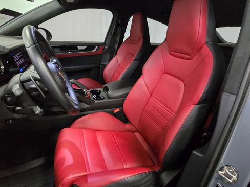 Used 2024 Porsche Cayenne Turbo GT AWD/4WD image 5