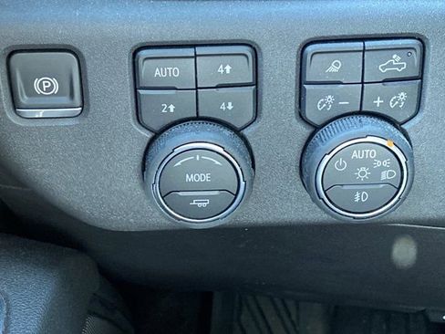 Used 2025 Chevrolet Silverado 1500 LT Trail Boss w/ LT Trail Boss Premium Package AWD/4WD image 19