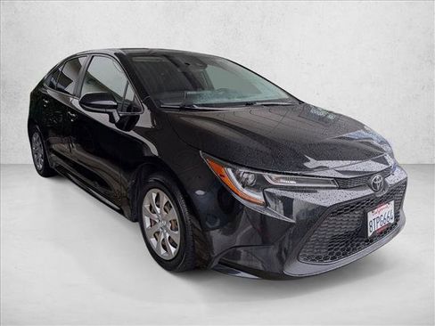 Used 2021 Toyota Corolla LE image 4