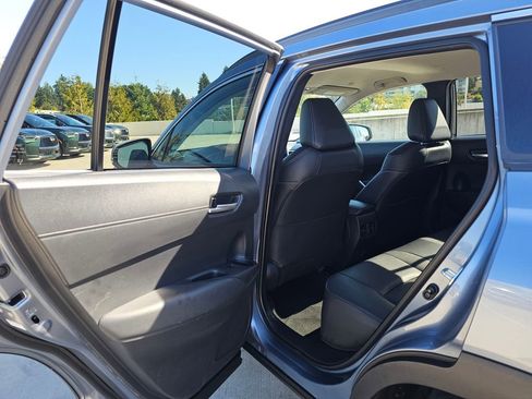 Used 2023 Toyota Corolla Cross XLE image 19