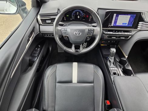 Used 2025 Toyota Camry SE FWD image 14