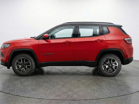 Used 2025 Jeep Compass Trailhawk image 4