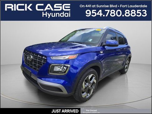 Used 2024 Hyundai Venue SEL FWD image 1