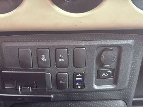 Used 2008 Toyota FJ Cruiser 4WD image 26