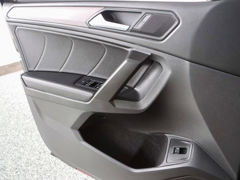 Used 2022 Volkswagen Tiguan SE w/ Panoramic Sunroof Package AWD/4WD image 22