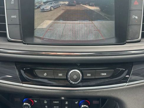 Used 2018 Buick Enclave Essence image 20