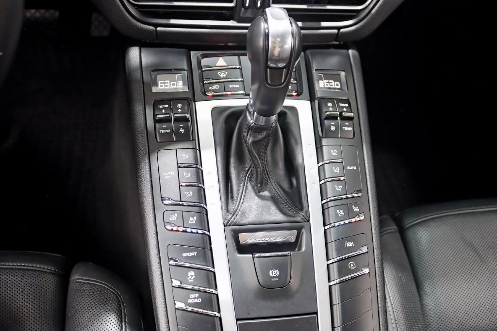 Used 2021 Porsche Macan AWD/4WD image 22
