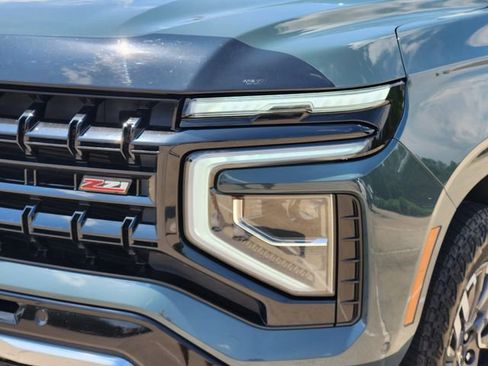 Used 2025 Chevrolet Suburban Z71 w/ Comfort Package AWD/4WD image 9