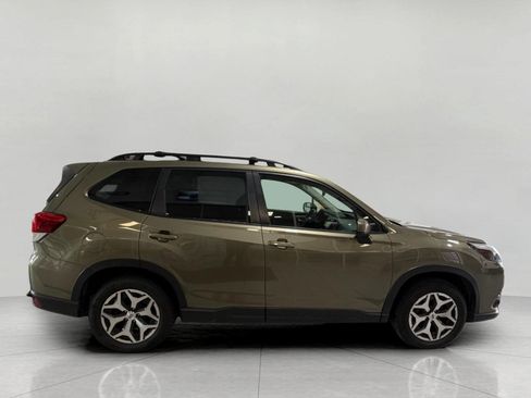 Used 2022 Subaru Forester Premium image 9