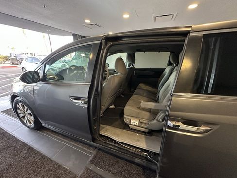 Used 2017 Honda Odyssey SE image 8
