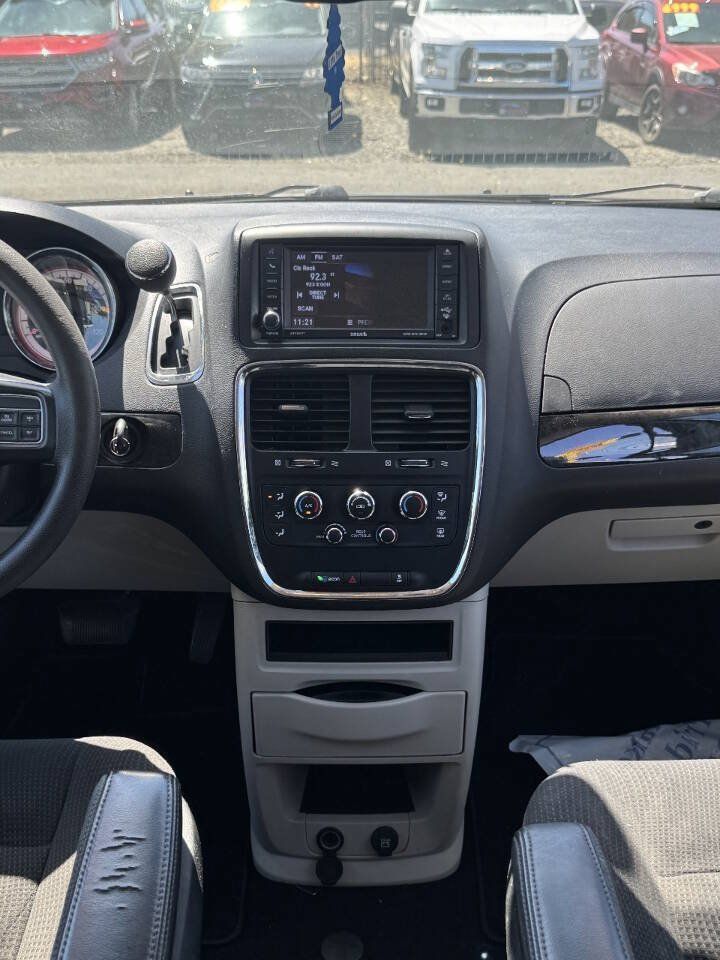 Used 2019 Dodge Grand Caravan SE w/ UConnect Hands-Free Group FWD image 13