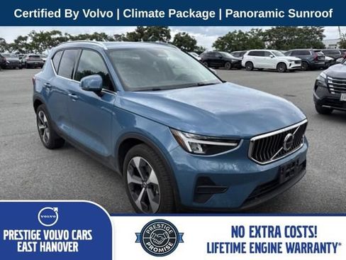 Used 2024 Volvo XC40 B5 Core AWD/4WD image 1