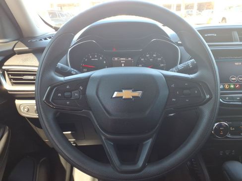 Used 2023 Chevrolet TrailBlazer LT w/ Convenience Package FWD image 12