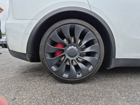 Used 2022 Tesla Model Y Performance AWD/4WD image 9