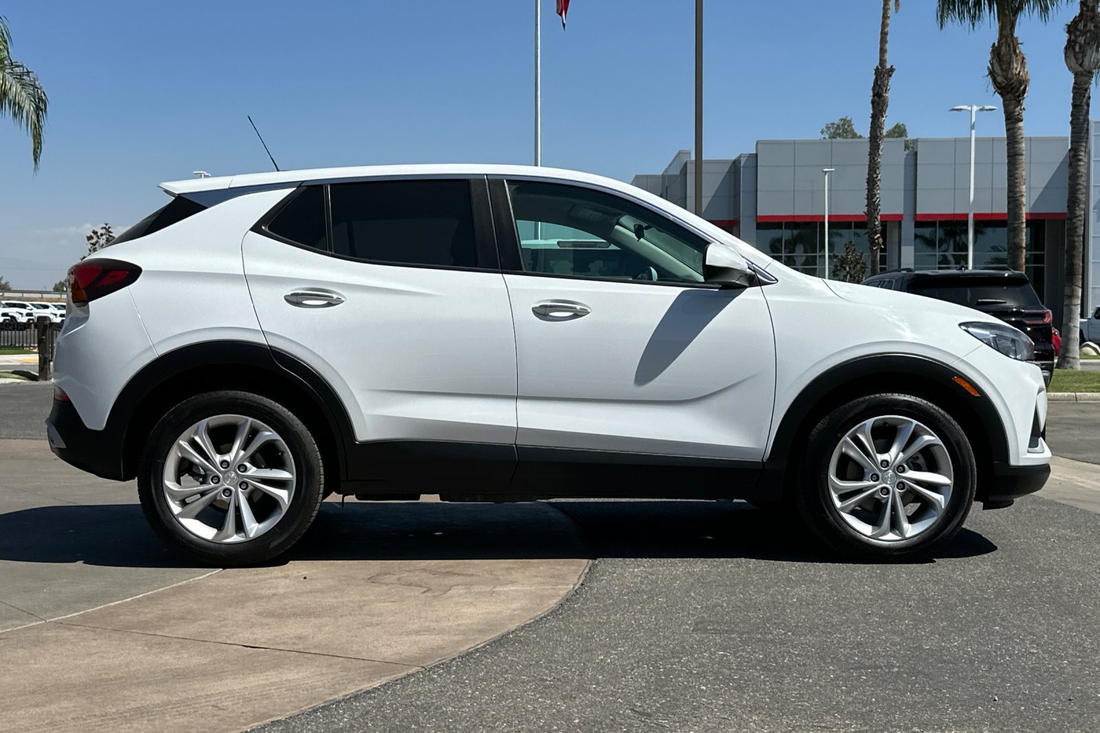 Used 2023 Buick Encore GX Preferred FWD image 3