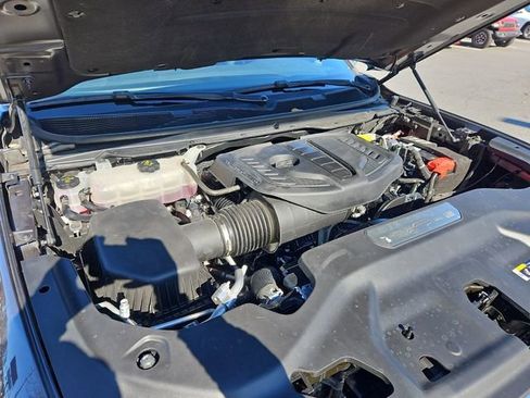 Used 2024 Jeep Wagoneer L 2WD w/ Premium Group I image 23