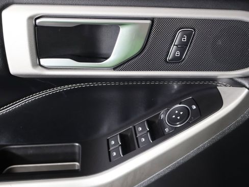 Used 2022 Ford Explorer XLT image 35