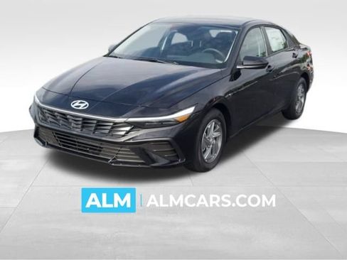 Certified 2026 Hyundai Elantra SE FWD image 1