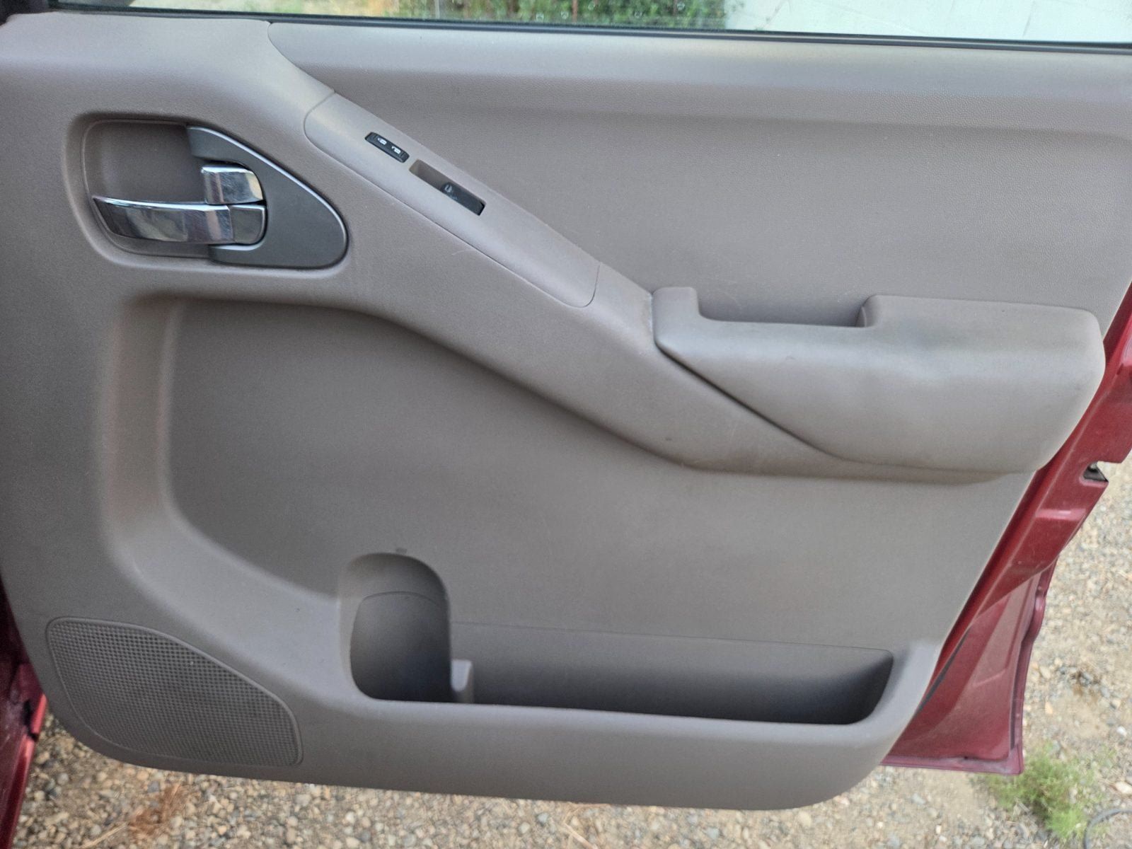 Used 2013 Nissan Frontier SV w/ SV Value Truck Pkg RWD image 13