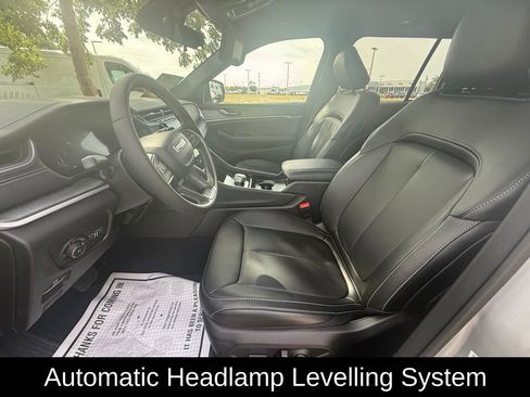 Certified 2025 Jeep Grand Cherokee Limited w/ Black Appearance Package image 11